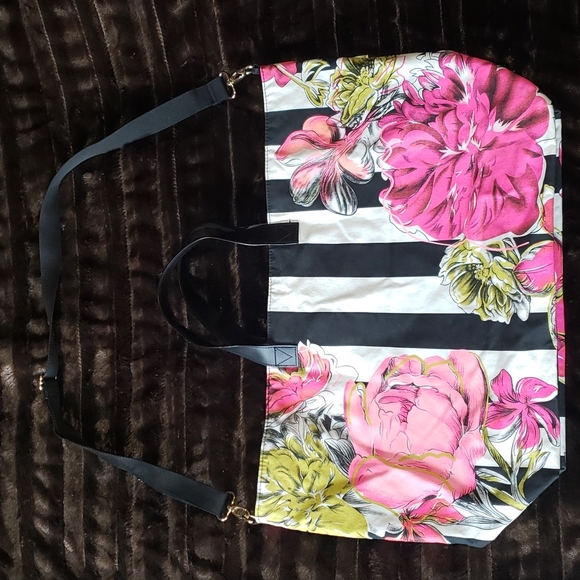 Victorias Secret Floral Wildflower Zippered Weekender Travel Tote - Picture 3 of 10